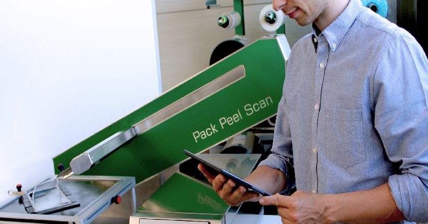 »Pack Peel Scan« überprüft normgerecht die Öffnungskräfte thermogeformter, peelbarer Verpackungen. Die maschinelle Lernmethode ermöglicht zusätzlich die Prognose und Vermeidung von Prozessfehlern. © Fraunhofer IVV